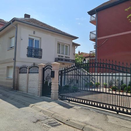 "Astor16" Apartments Nis Bagian luar foto