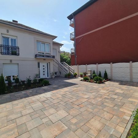 "Astor16" Apartments Nis Bagian luar foto