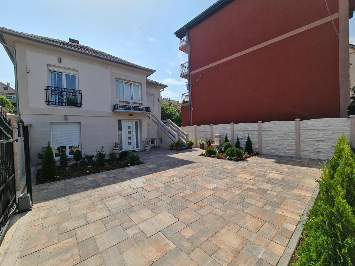 "Astor16" Apartments Nis Bagian luar foto