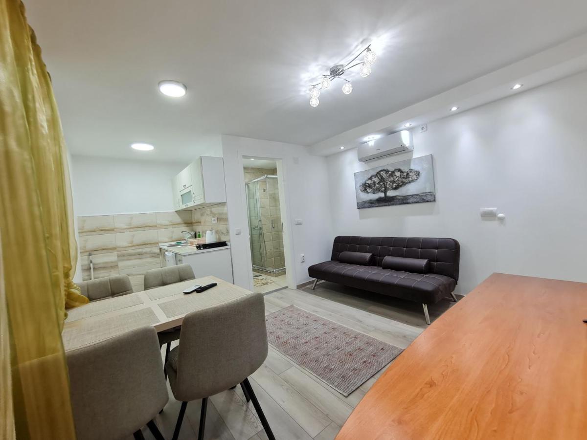 "Astor16" Apartments Nis Bagian luar foto
