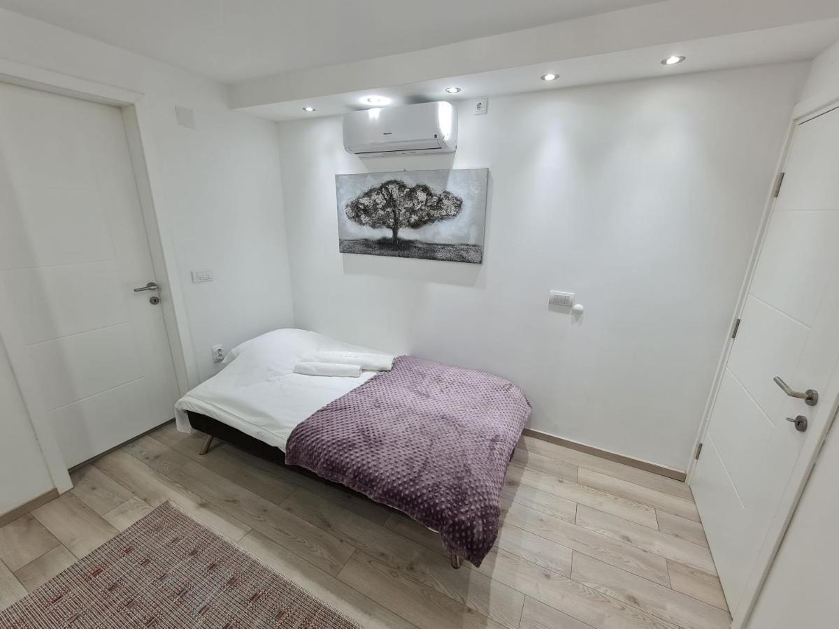 "Astor16" Apartments Nis Bagian luar foto