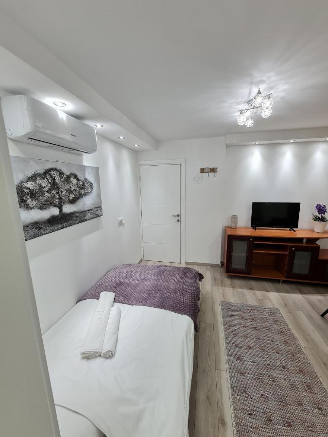 "Astor16" Apartments Nis Bagian luar foto